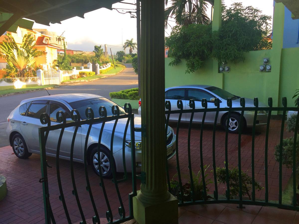 Yaad Hostel Montego Bay Buitenkant foto