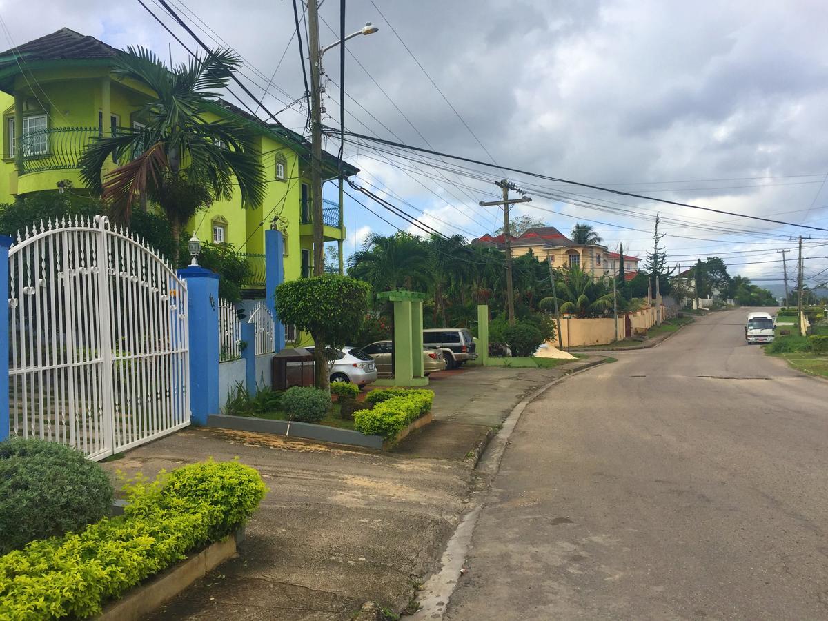 Yaad Hostel Montego Bay Buitenkant foto