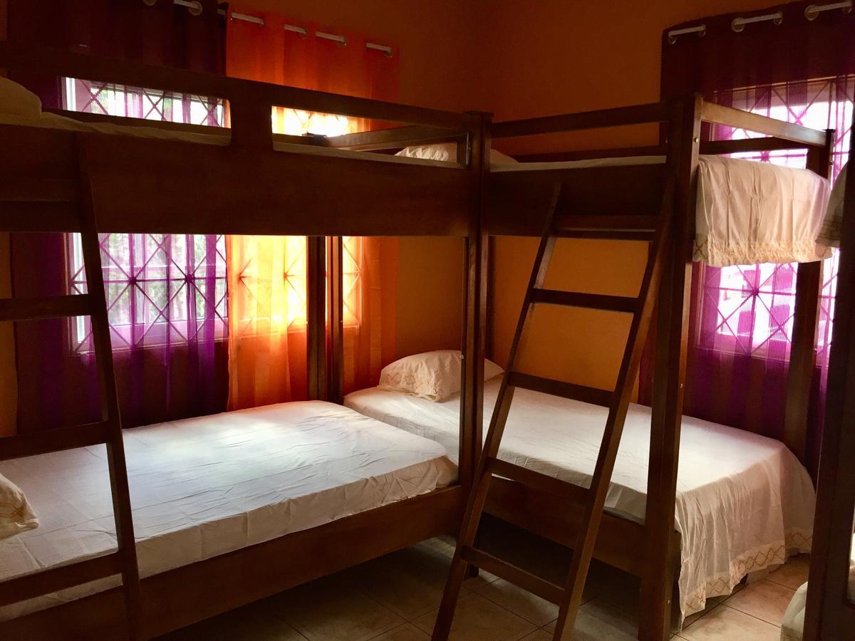 Yaad Hostel Montego Bay Buitenkant foto
