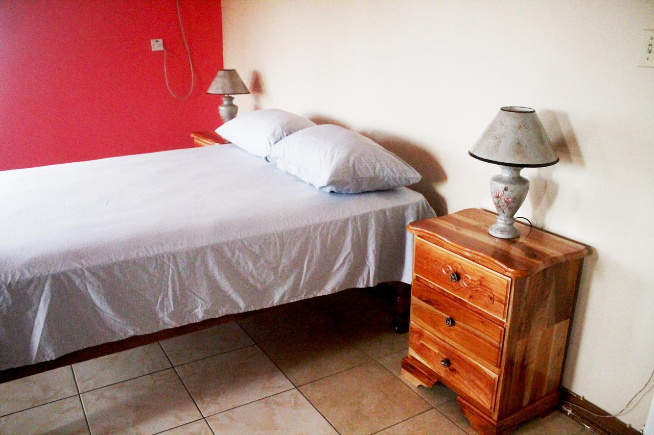 Yaad Hostel Montego Bay Buitenkant foto