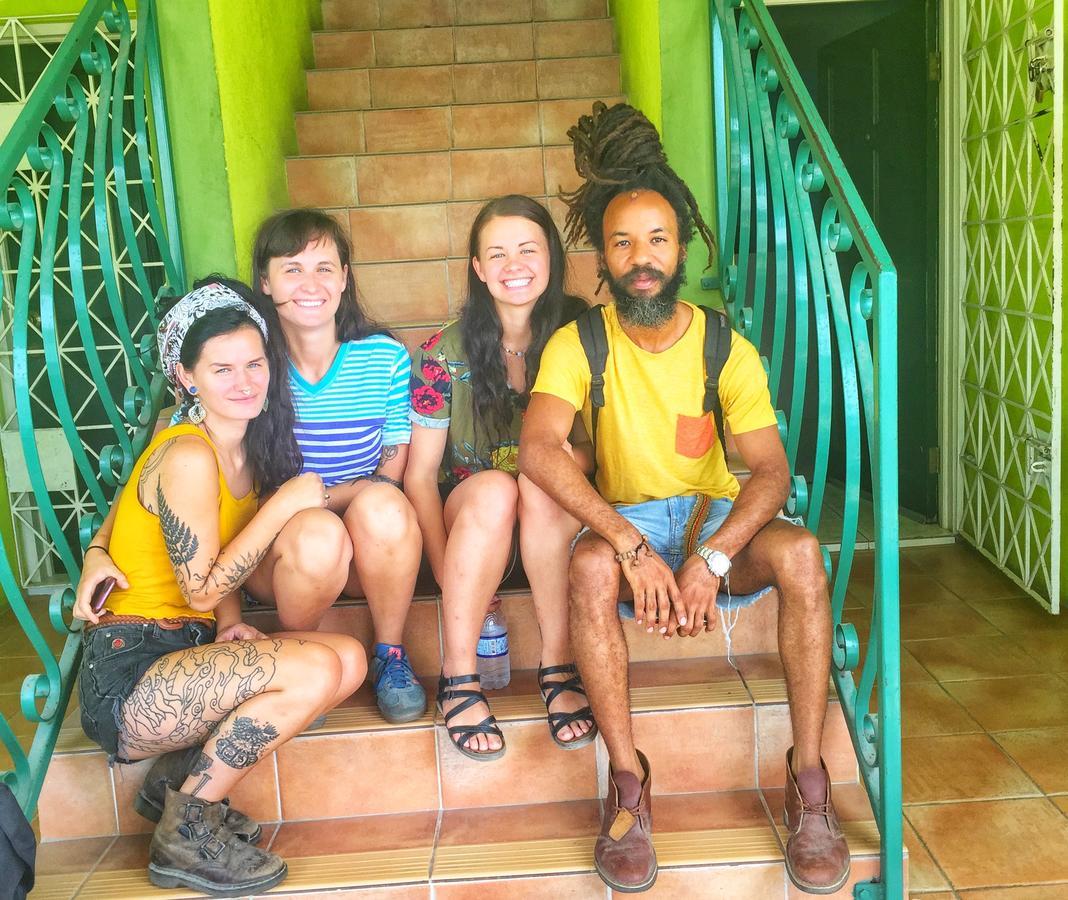 Yaad Hostel Montego Bay Buitenkant foto