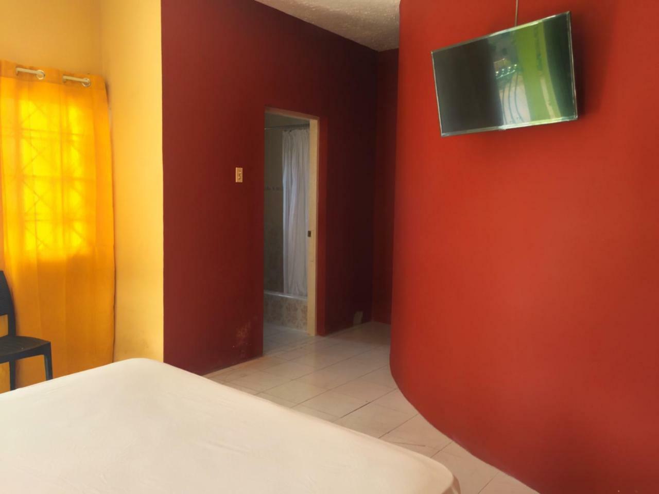 Yaad Hostel Montego Bay Buitenkant foto