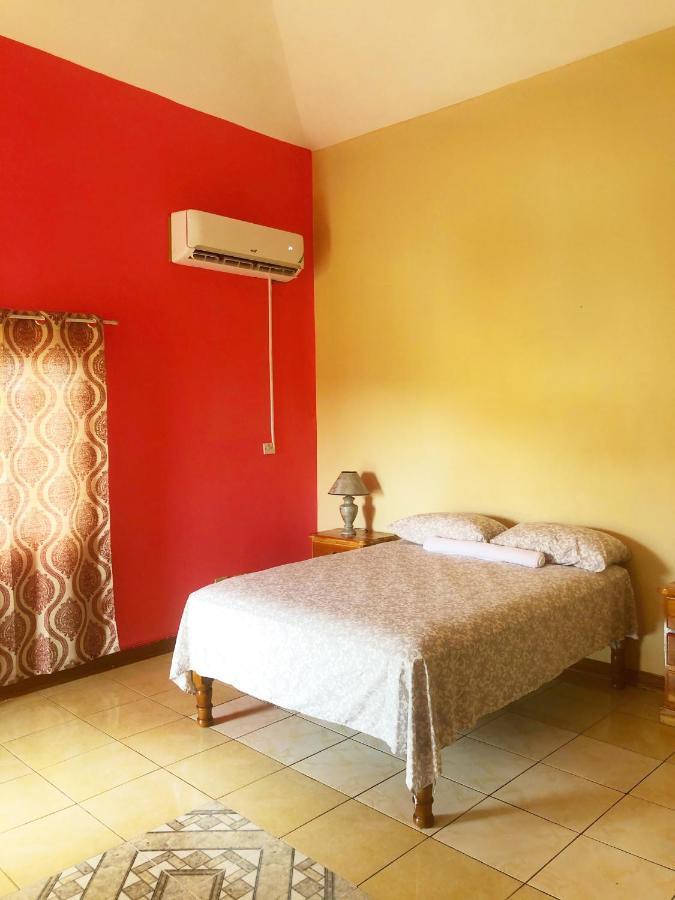 Yaad Hostel Montego Bay Buitenkant foto